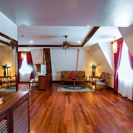 Royal Crown Hotel Siem Reap Exterior foto