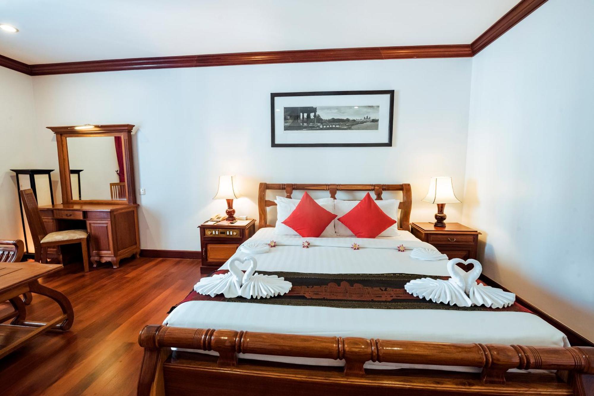 Royal Crown Hotel Siem Reap Exterior foto