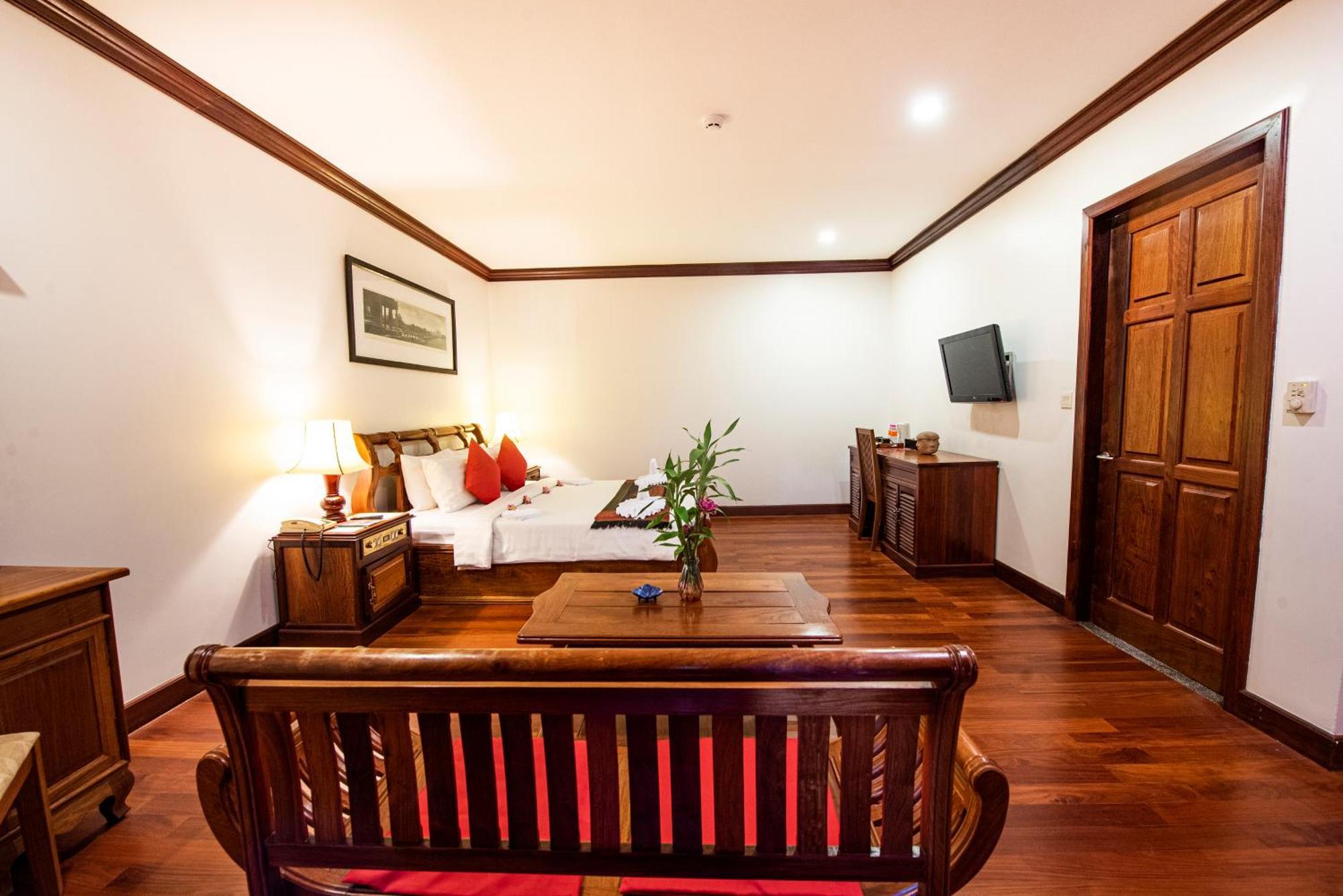 Royal Crown Hotel Siem Reap Exterior foto