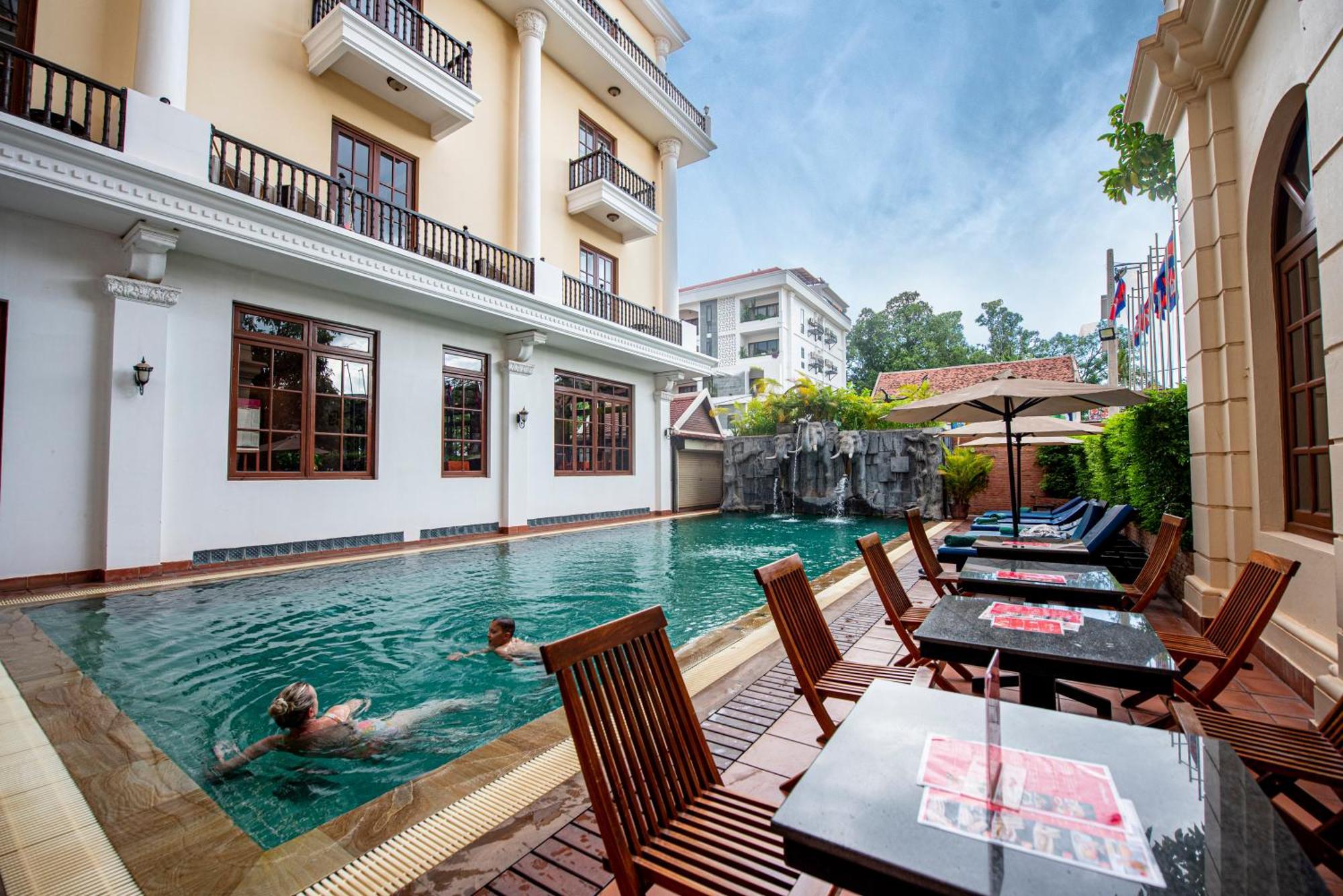 Royal Crown Hotel Siem Reap Exterior foto