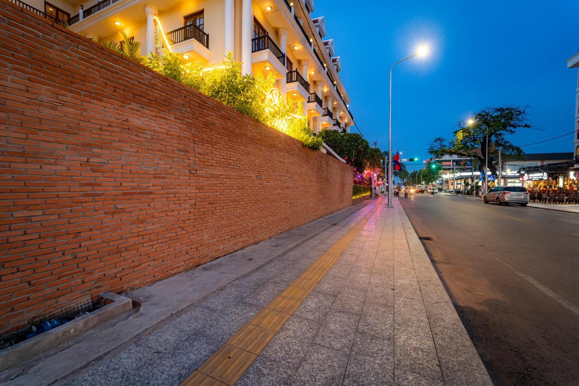 Royal Crown Hotel Siem Reap Exterior foto