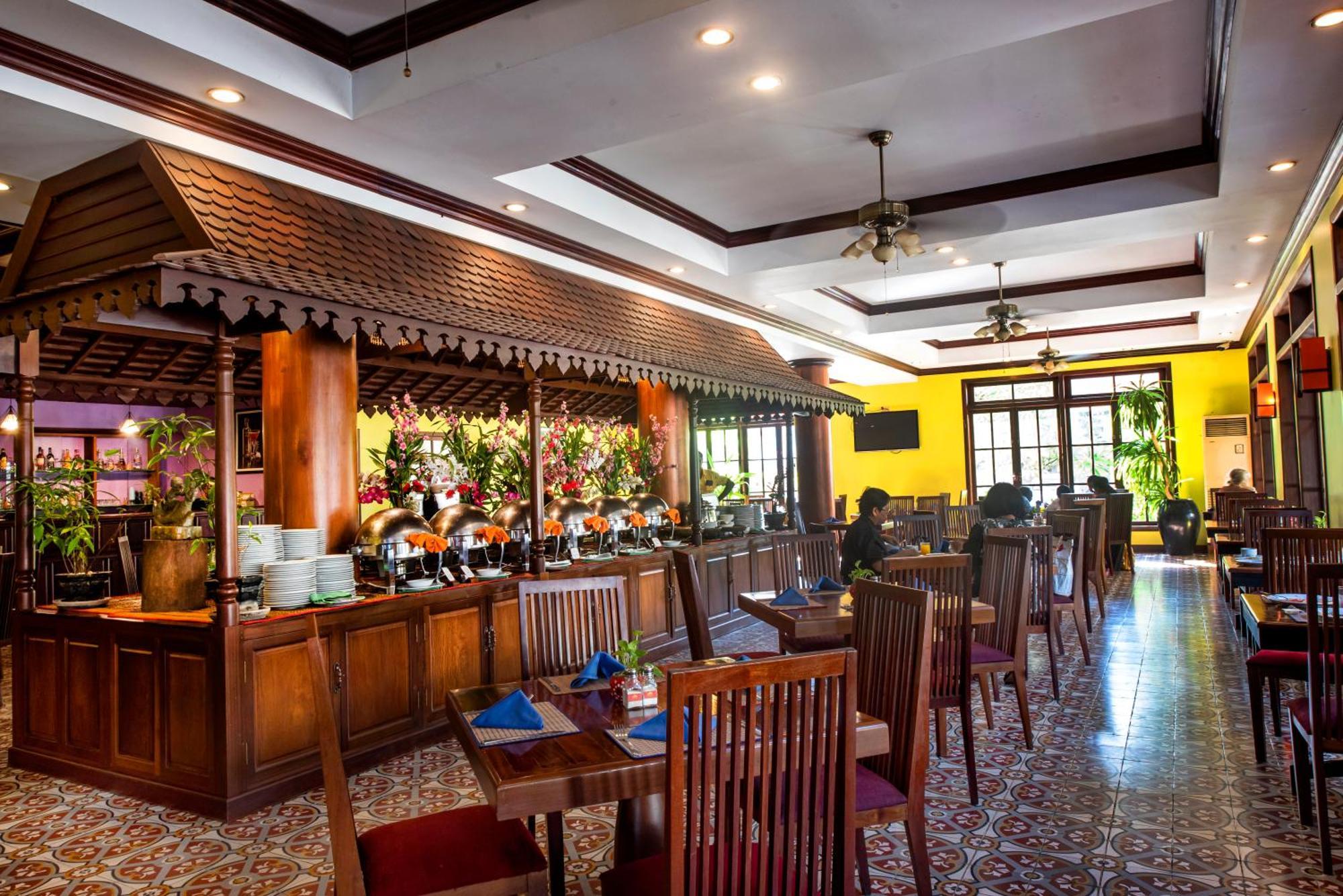 Royal Crown Hotel Siem Reap Exterior foto