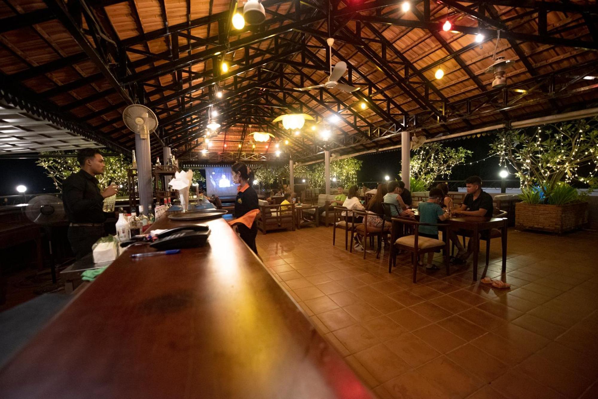 Royal Crown Hotel Siem Reap Exterior foto