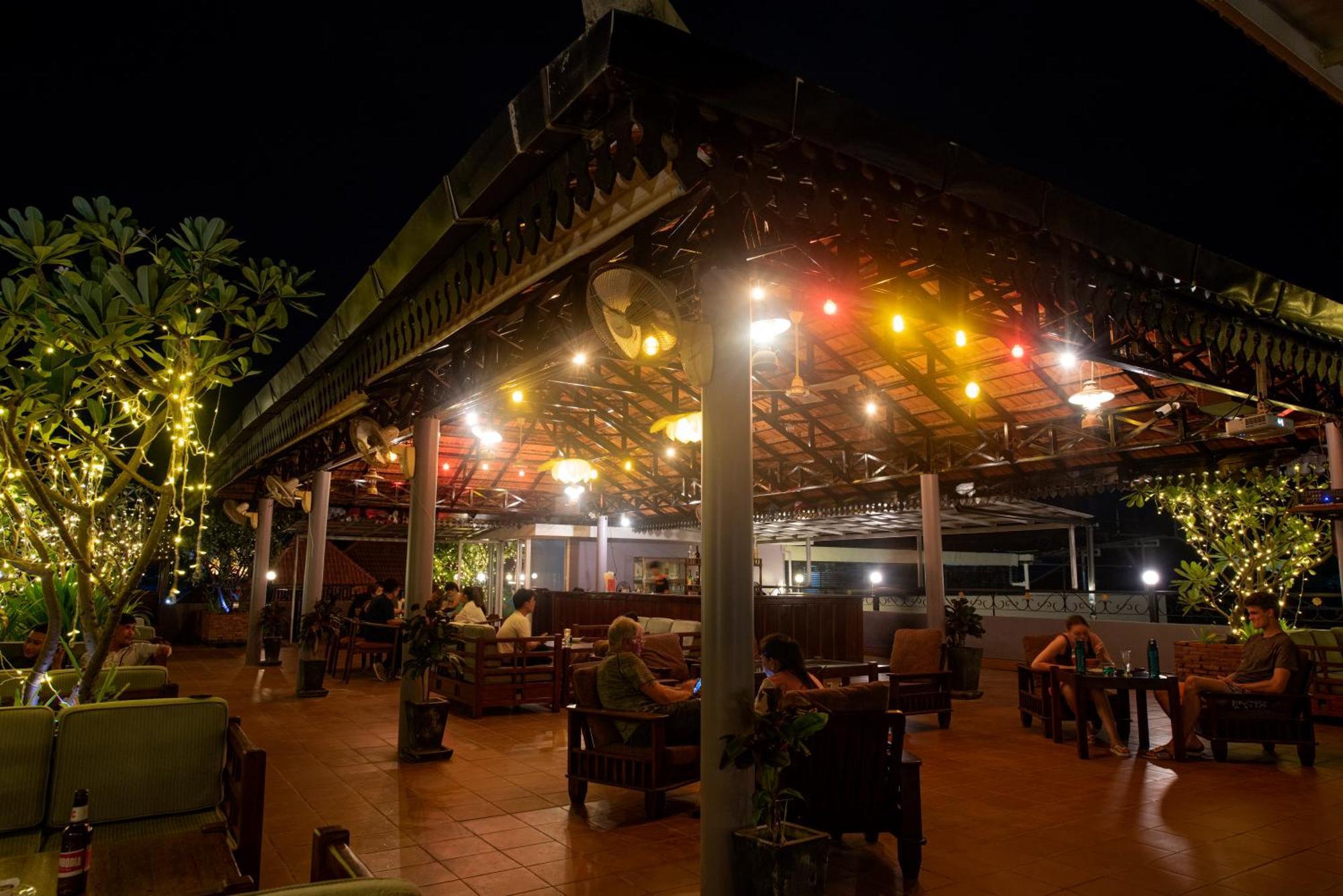 Royal Crown Hotel Siem Reap Exterior foto