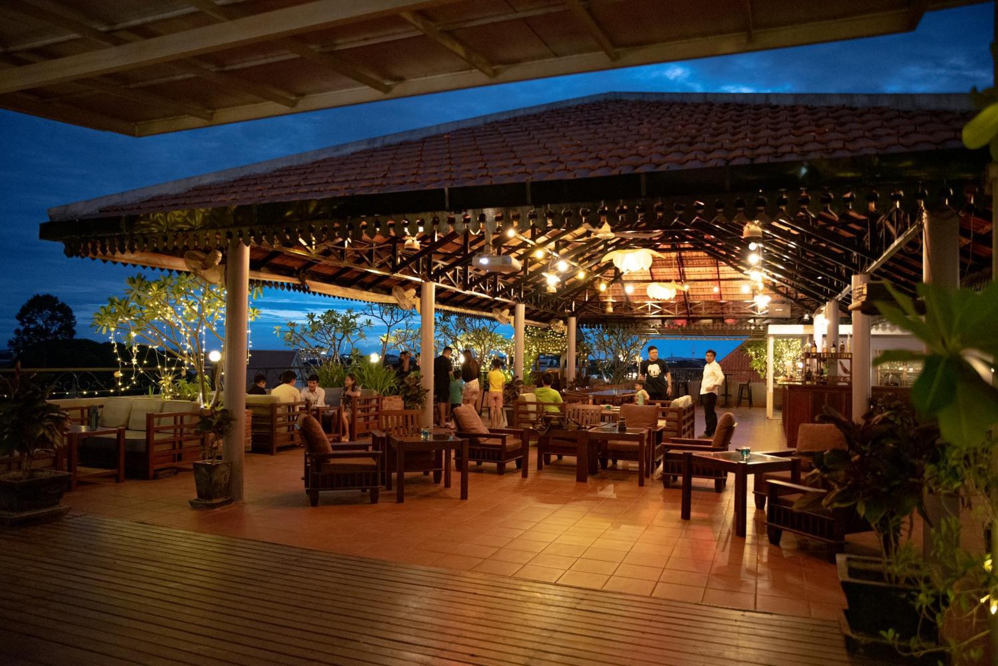 Royal Crown Hotel Siem Reap Exterior foto