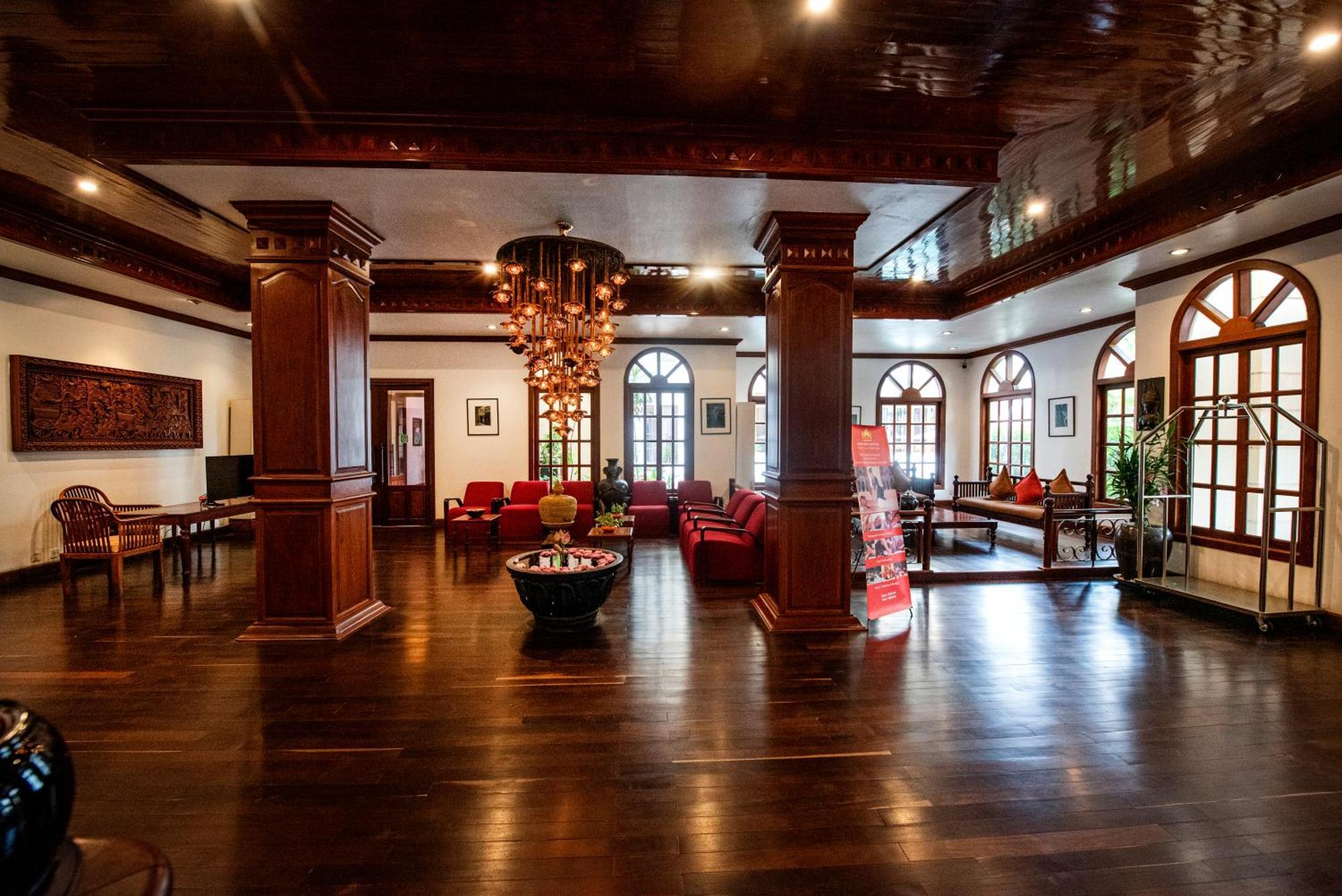 Royal Crown Hotel Siem Reap Exterior foto