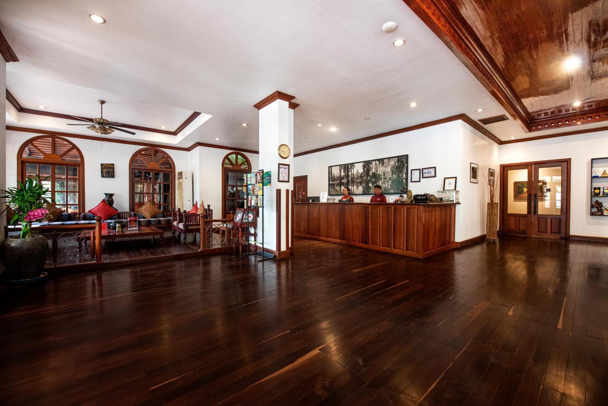 Royal Crown Hotel Siem Reap Exterior foto