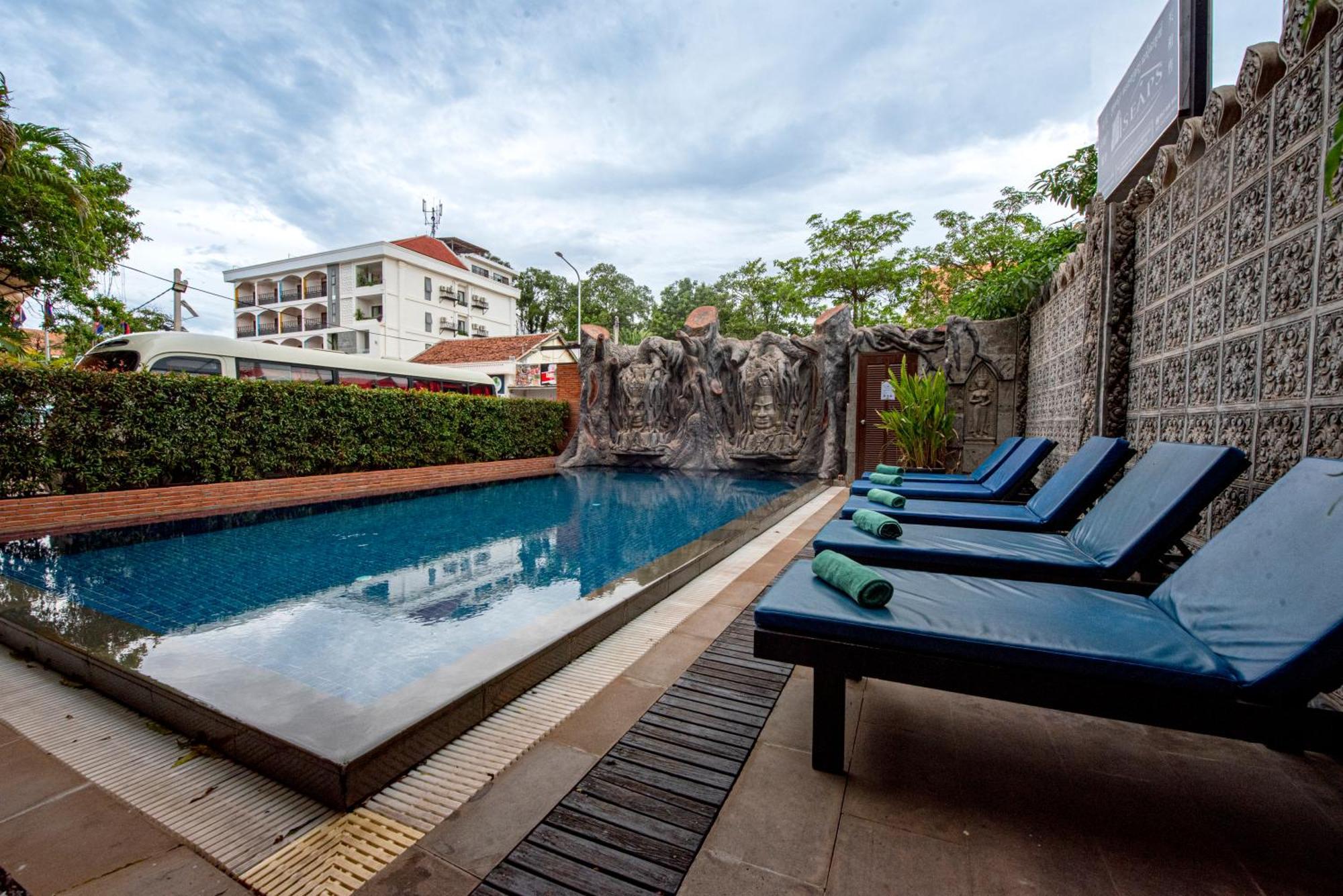 Royal Crown Hotel Siem Reap Exterior foto