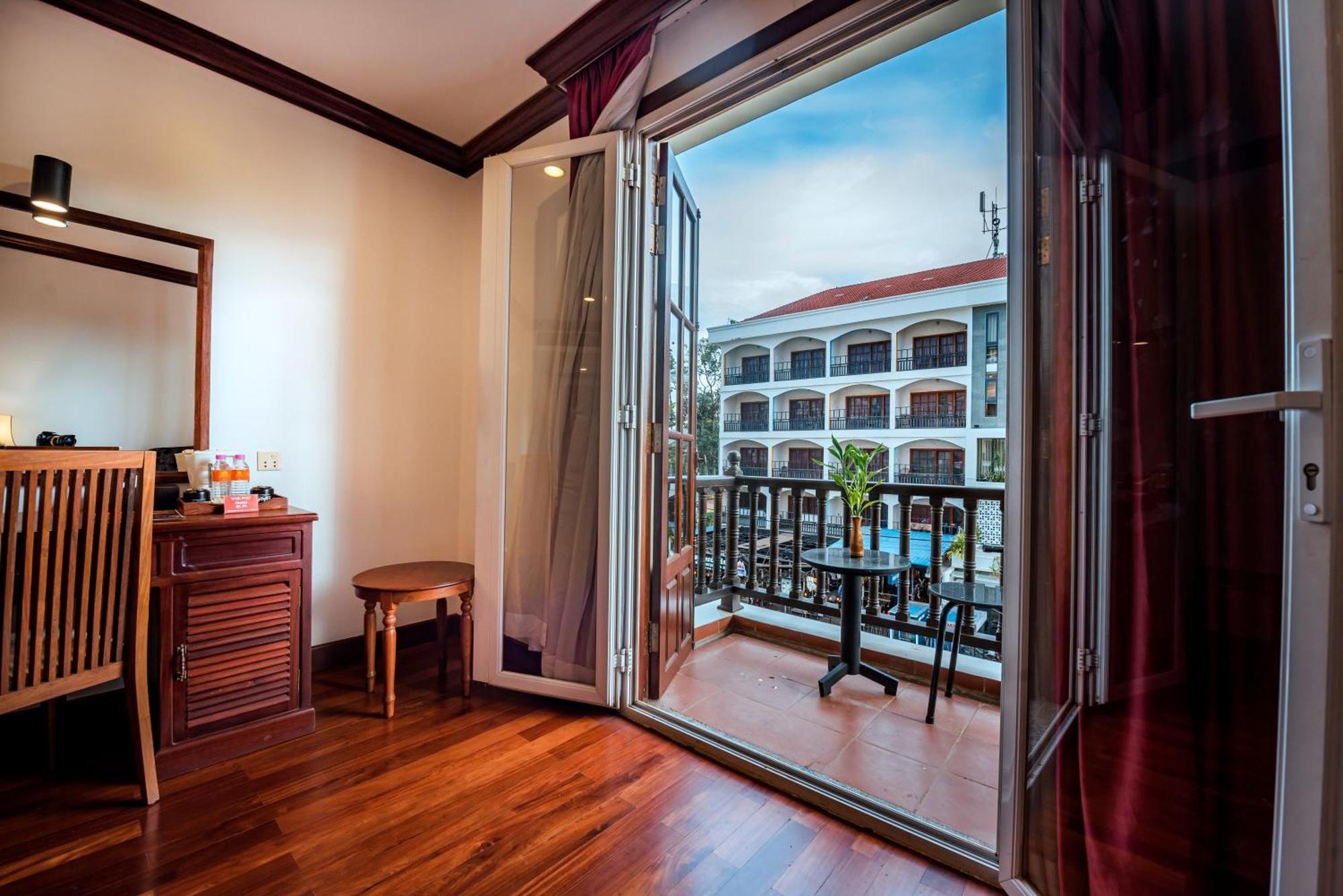 Royal Crown Hotel Siem Reap Exterior foto