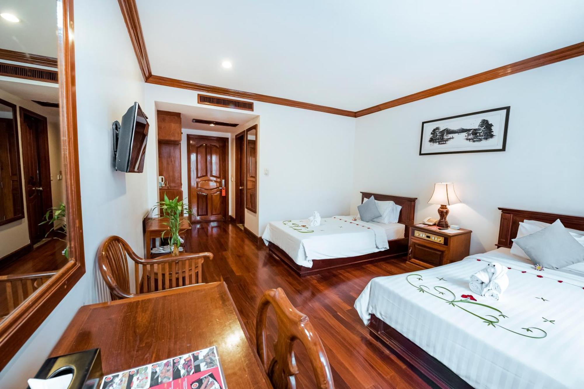 Royal Crown Hotel Siem Reap Exterior foto