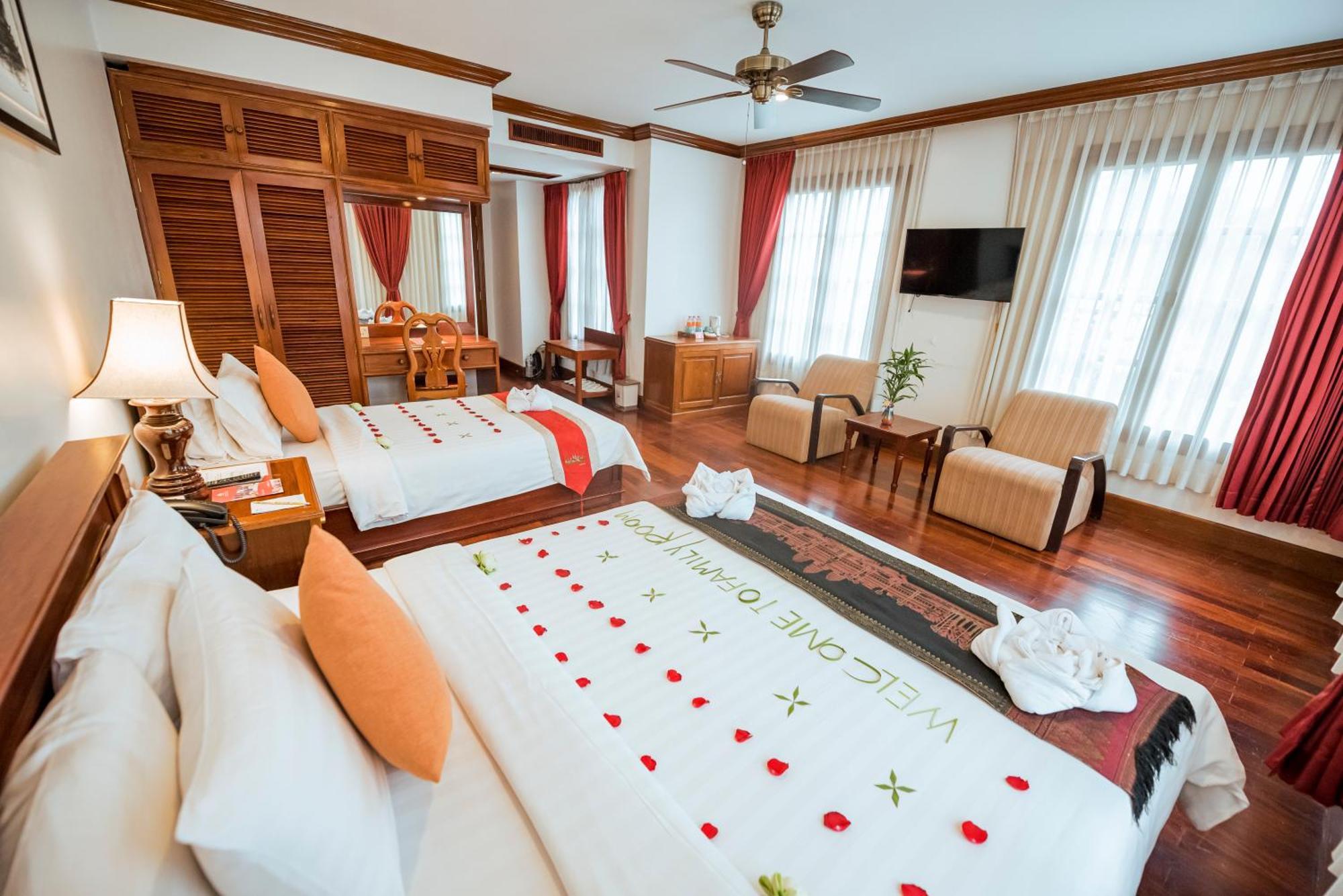 Royal Crown Hotel Siem Reap Exterior foto