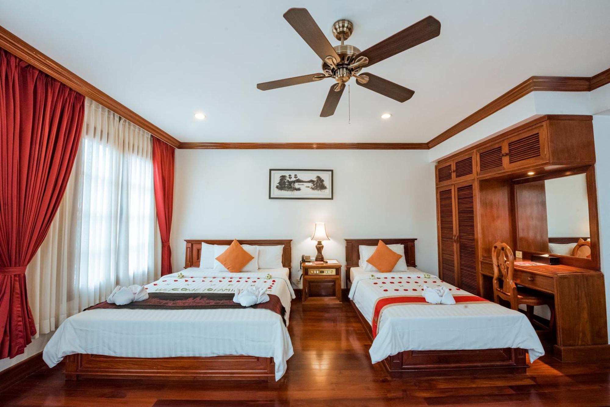 Royal Crown Hotel Siem Reap Exterior foto