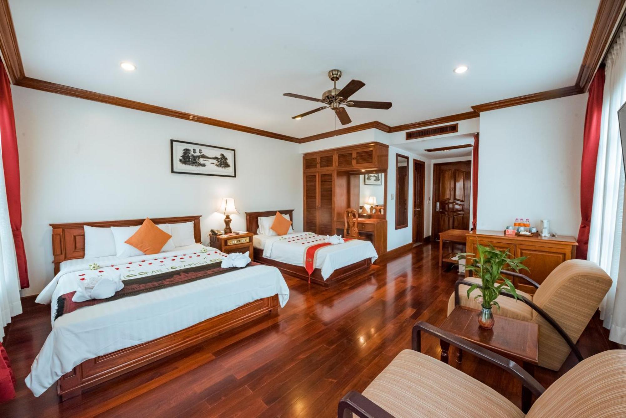 Royal Crown Hotel Siem Reap Exterior foto