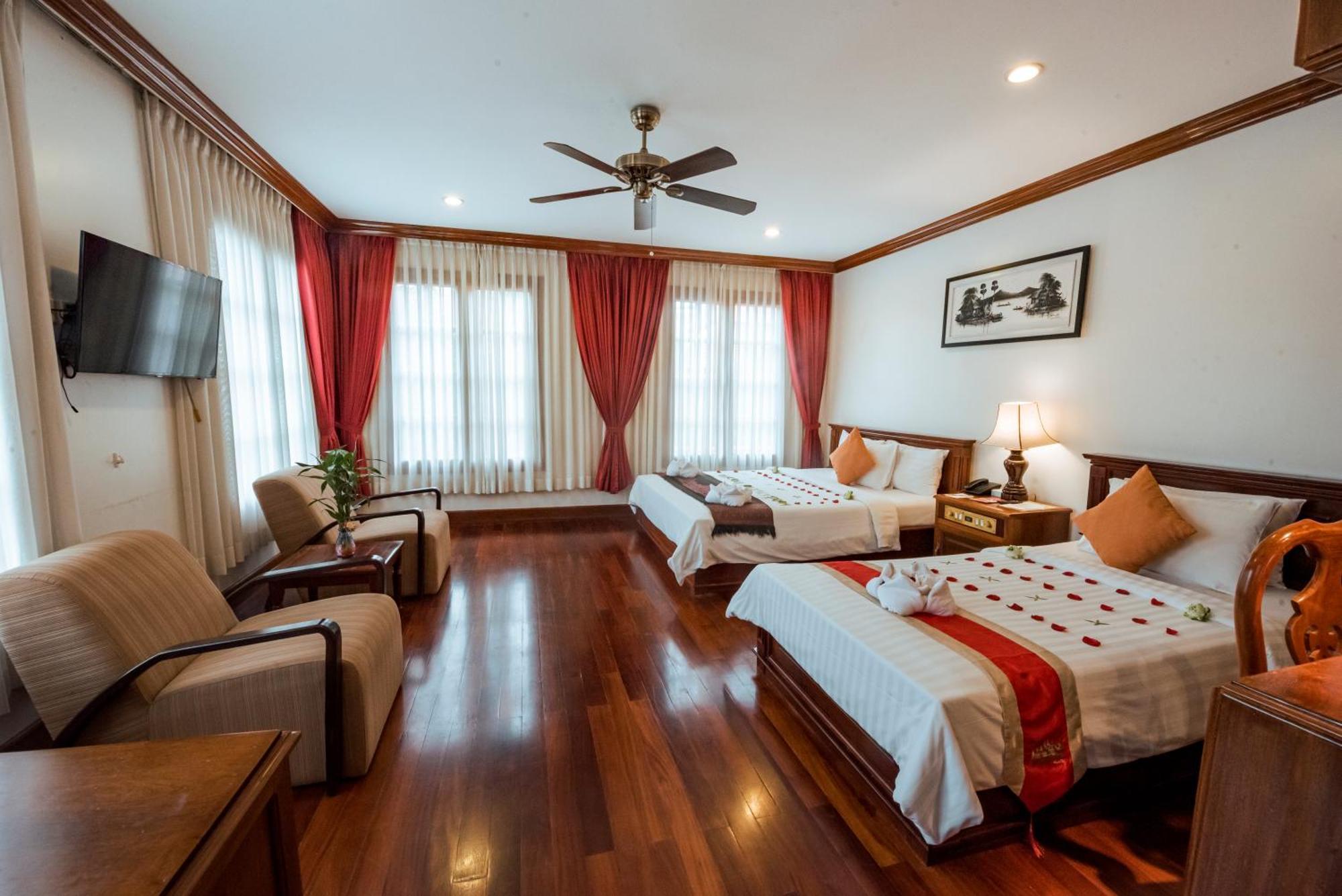 Royal Crown Hotel Siem Reap Exterior foto